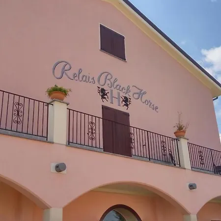 Relais Black Horse فندق